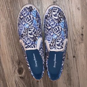 💙Blue Floral Tommy Bahama Slip Ons💙